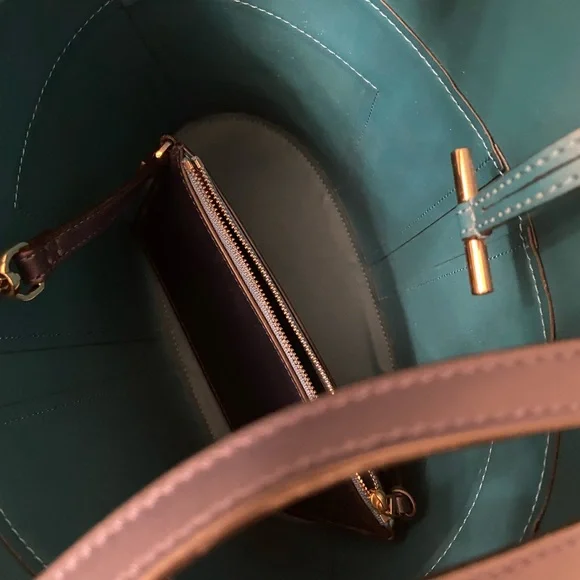 NEW Tory Burch Bucket Bag - Purse - 2 Pieces - Never Worn - Picture 4 of 9